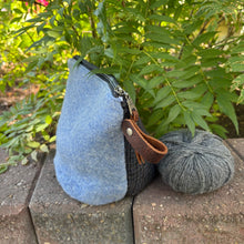 Load image into Gallery viewer, Quarry Pouch, large - Tubby
