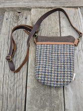 Load image into Gallery viewer, Fisher - Essential Pouch
