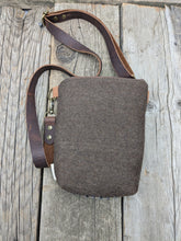 Load image into Gallery viewer, Fisher - Essential Pouch
