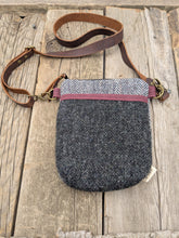 Load image into Gallery viewer, Waddington- Essential Pouch
