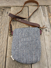 Load image into Gallery viewer, Waddington- Essential Pouch
