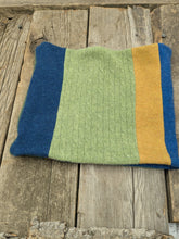 Load image into Gallery viewer, Cashmere, neckwarmer - Finch
