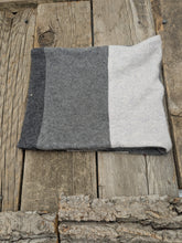 Load image into Gallery viewer, Cashmere, neckwarmer - Lark
