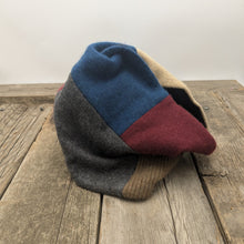 Load image into Gallery viewer, Cashmere, neckwarmer - Nuthatch
